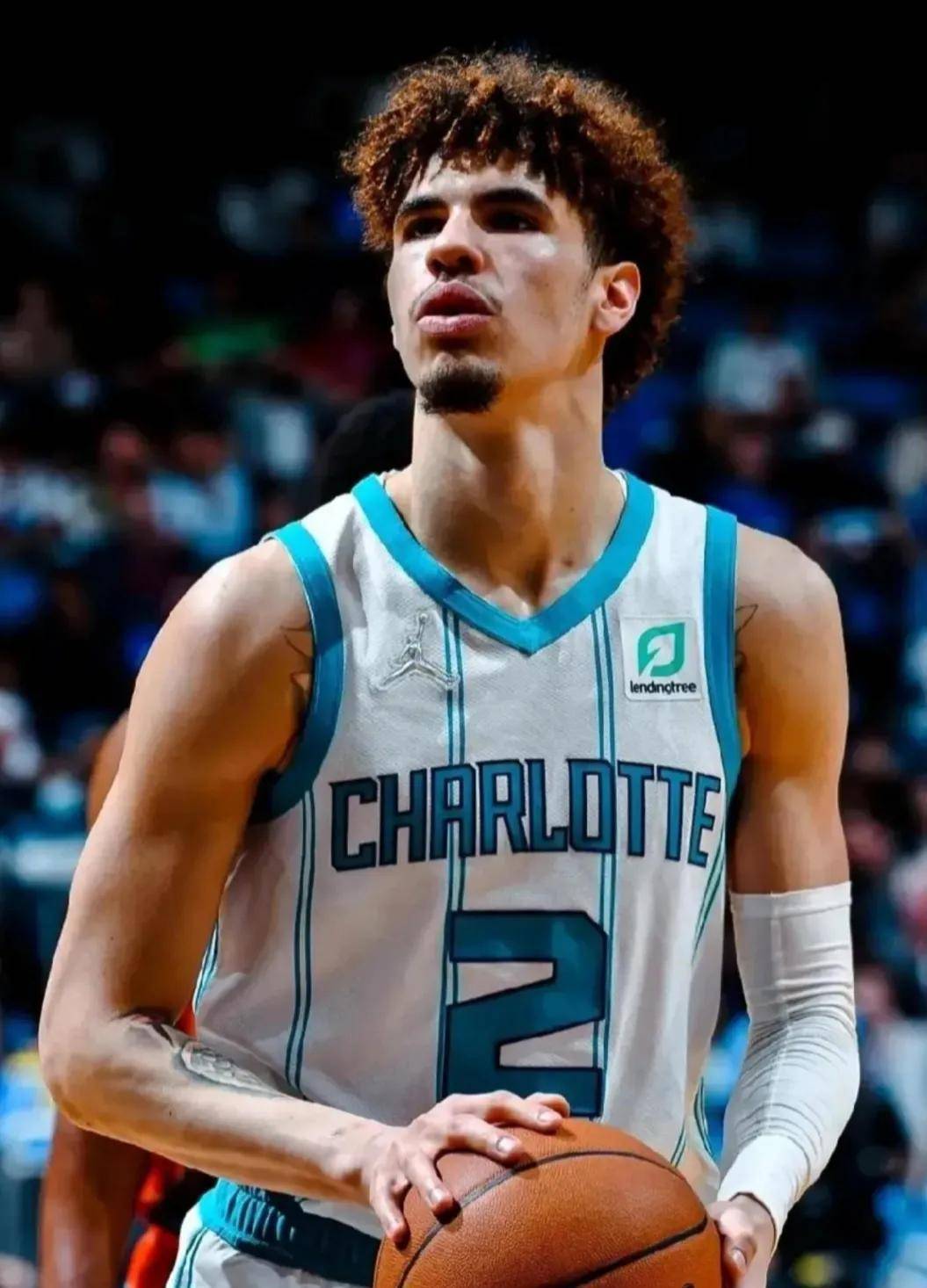 多米体育 -今晨葡超焦点战，夏洛特黄蜂更衣室发声，球迷炸锅，赛程密集仍需轮换 