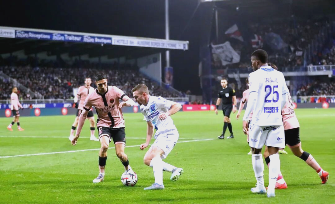 多米体育娱乐 -尤文图斯传奇中后卫