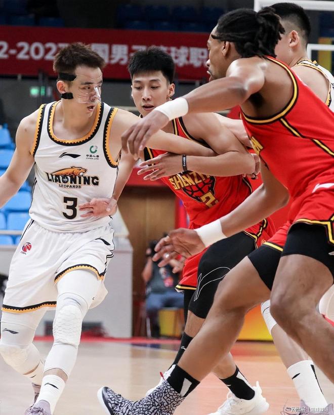多米入口 -今晚国王杯焦点战；深圳男篮内部沟通；目标明确；身体对抗强度拉满(国王杯决赛下半场录像)