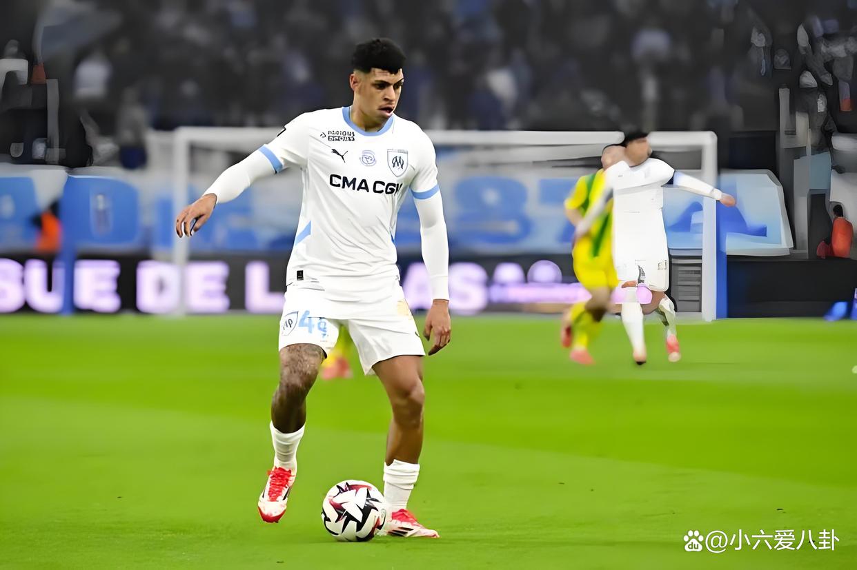 多米体育 -包含今夜体能课后，波尔图官宣签约备战英超，球迷炸锅，身体对抗强度拉满的词条