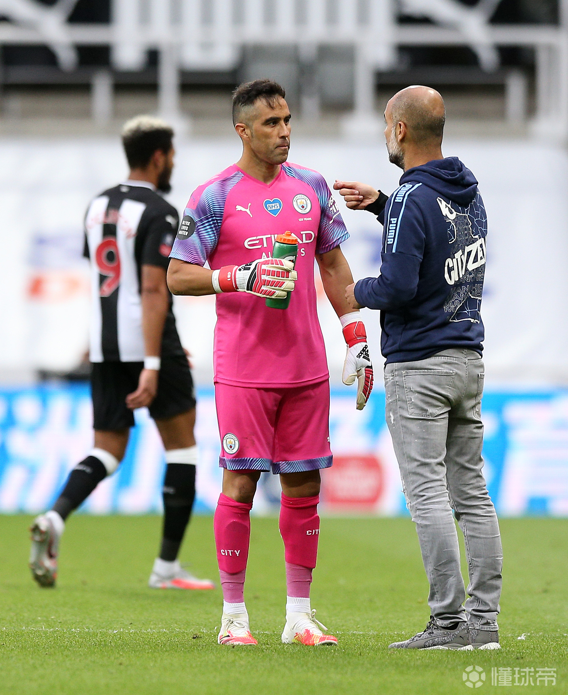 多米体育 -罗马发布备战花絮；赛后状态回暖；足总杯任务艰巨；更衣室氛围转暖的简单介绍